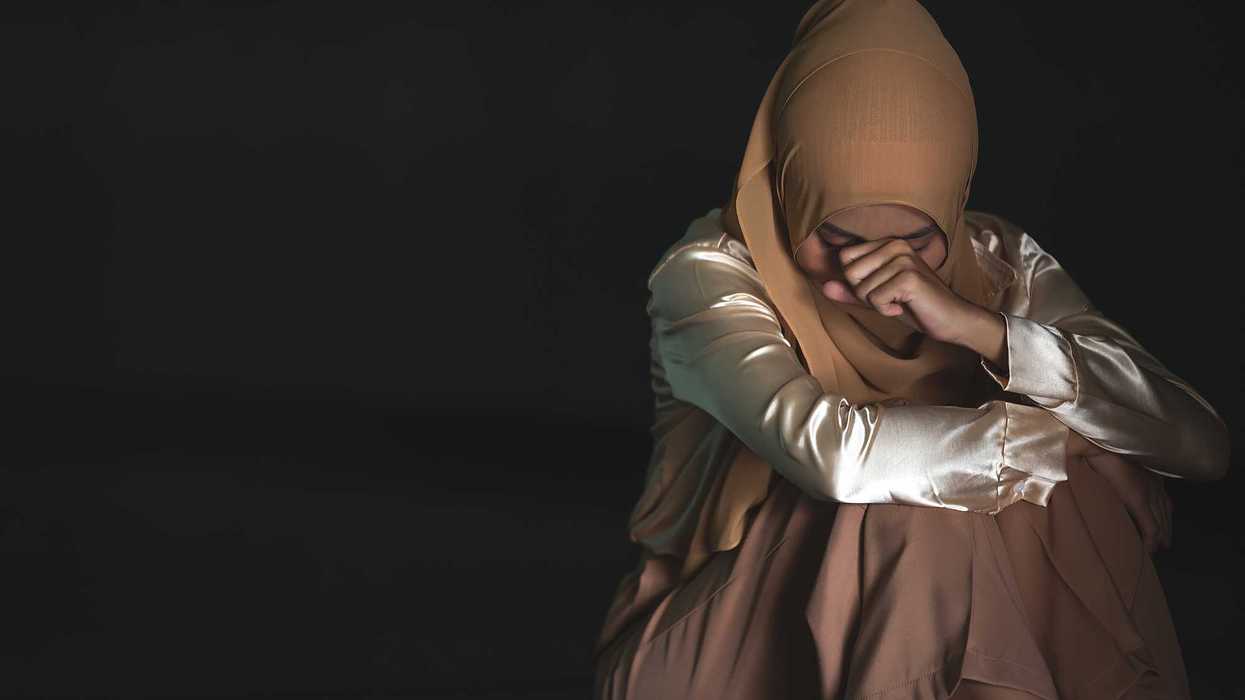 Stuprata e segregata dalla famiglia islamica ma i servizi sociali scelgono di scaricarla