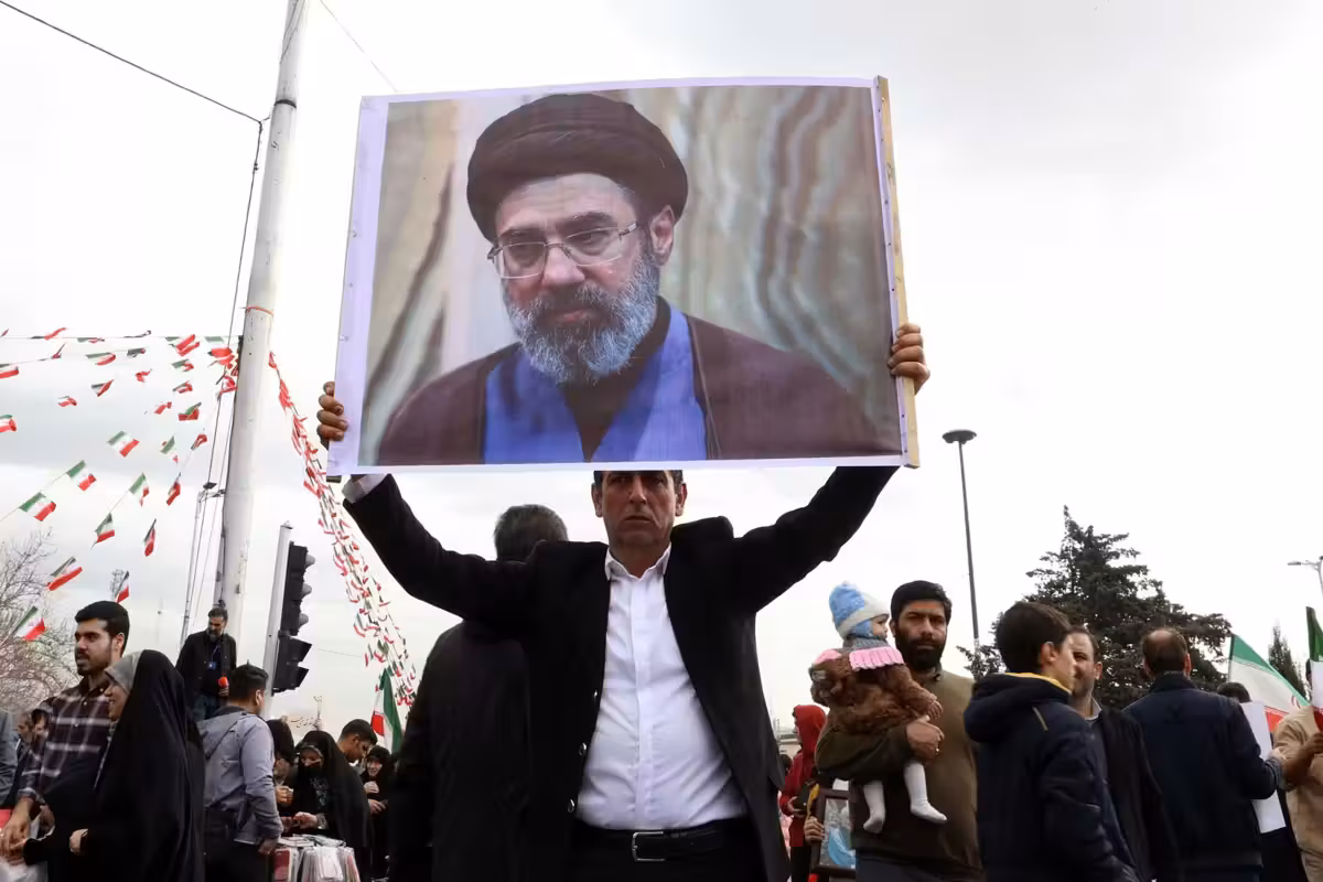 L’Iran ha scelto la sua nuova Guida: «Continuità nel nome di Khamenei»