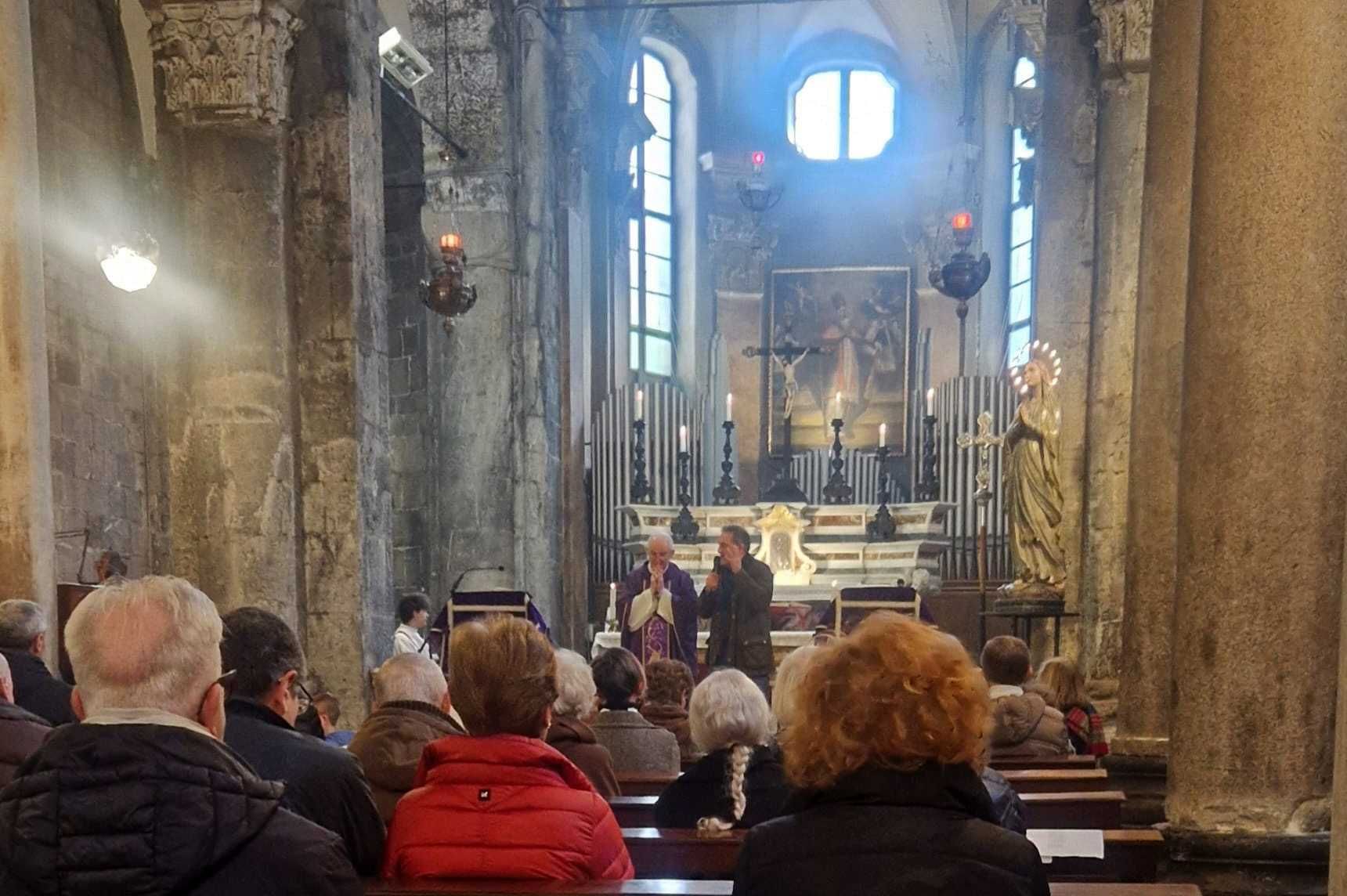 Pm sull’altare a parlare di riforma. E Comboniani contro il ddl Nordio