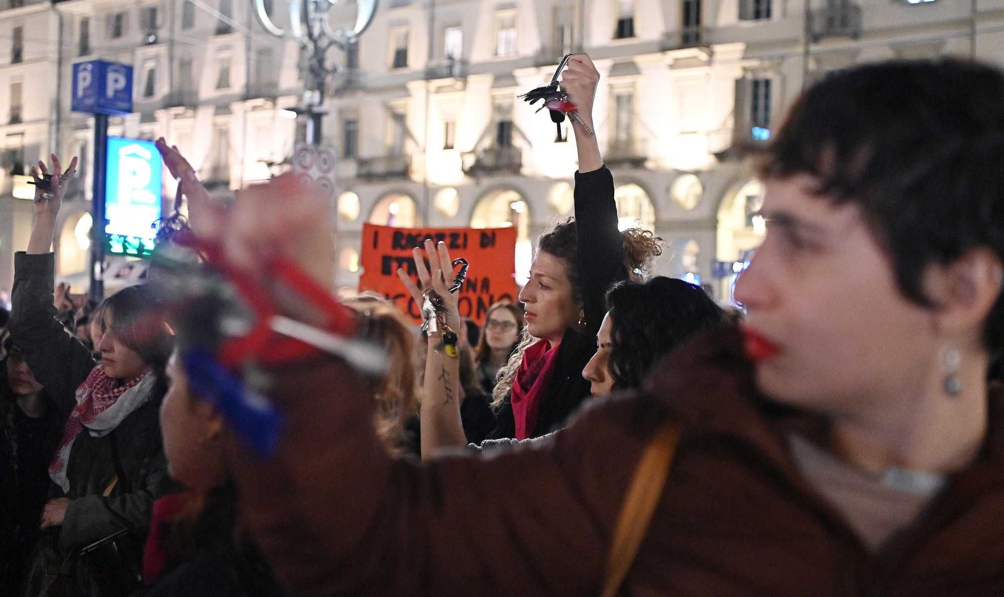 Le femministe: «Fuoco a Pro vita»
