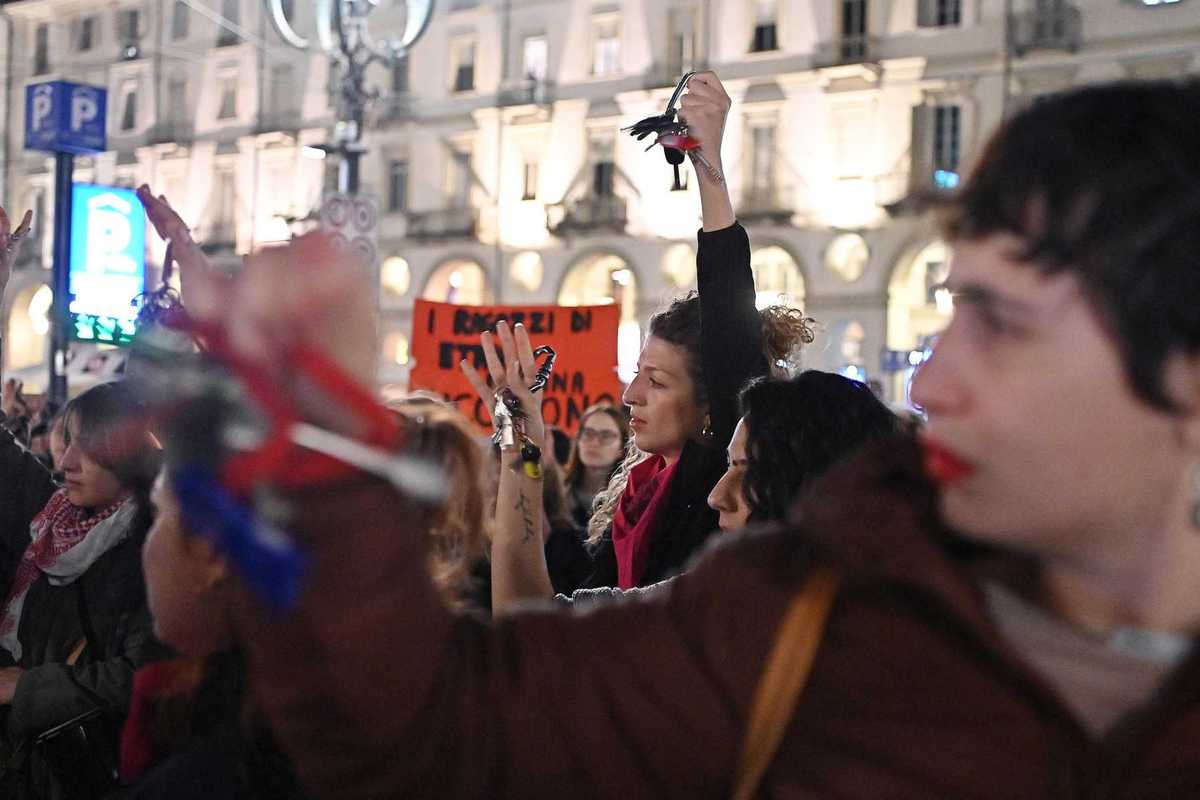 Le femministe: «Fuoco a Pro vita»
