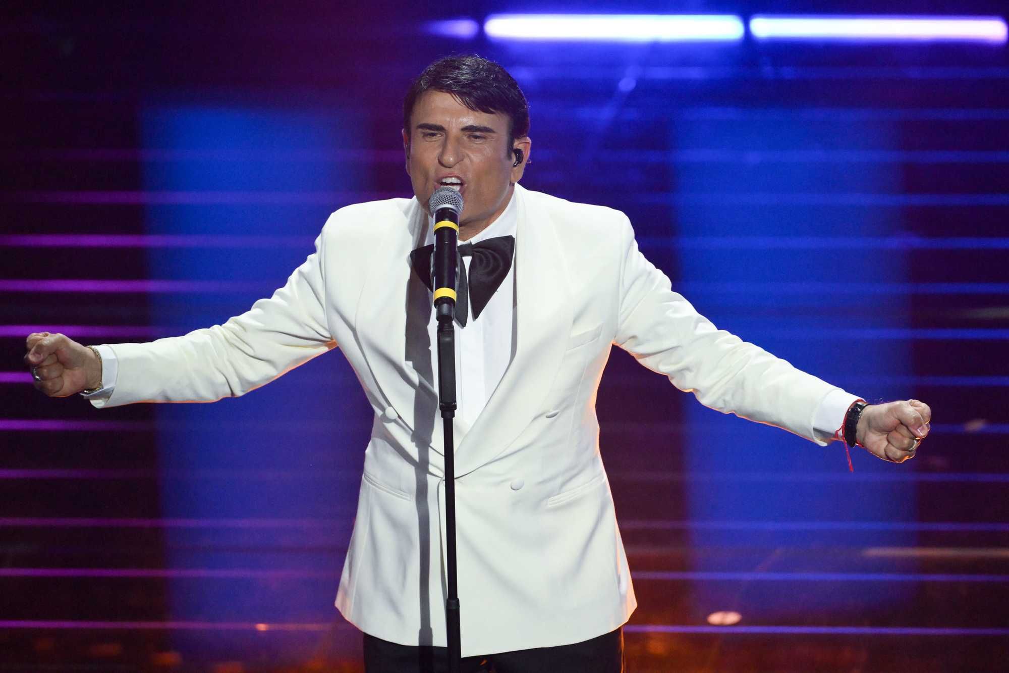 Sanremo 2026, trionfa Sal Da Vinci. Carlo Conti passa il testimone a De Martino