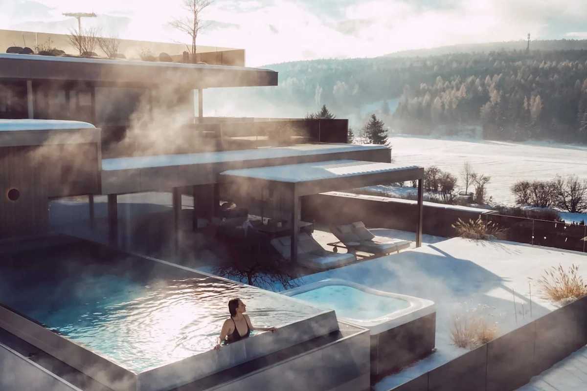 Ospitalità di lusso nell’oasi Val Pusteria tra legno, design, acqua e trasparenze