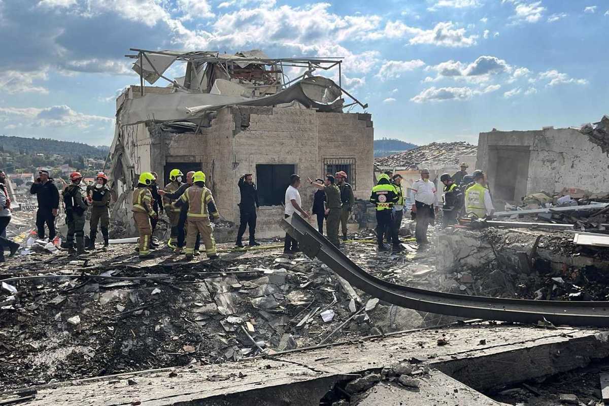 Una pioggia di missili piomba su Israele. Attivati i riservisti: è guerra regionale