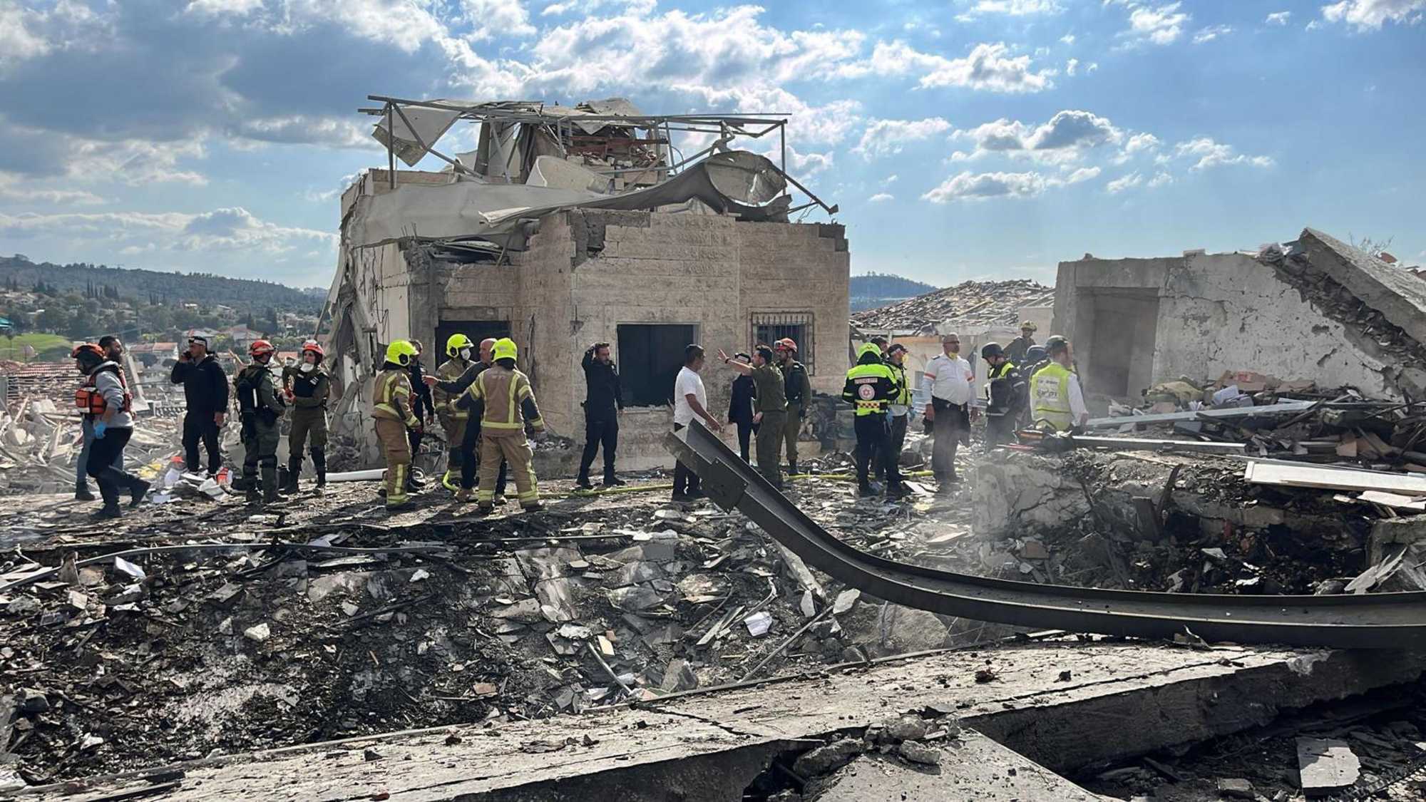 Una pioggia di missili piomba su Israele. Attivati i riservisti: è guerra regionale