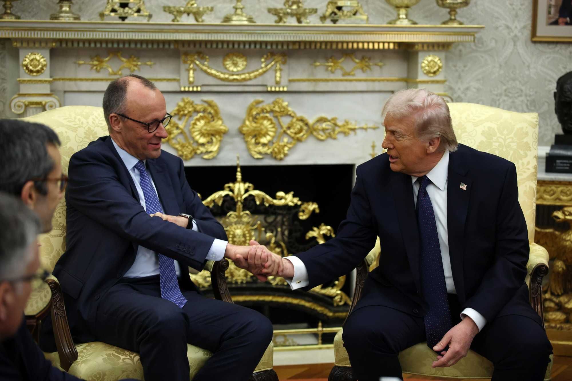 Merz «benedice» la guerra di Trump: «Giusto rimuovere il regime islamista»