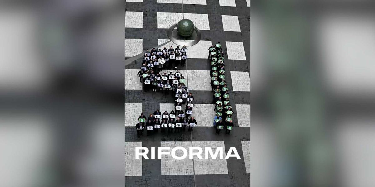 referendum giustizia flashmob di fdi a strasburgo per il s236 da Laverita.info referendum giustizia flashmob di fdi a strasburgo per il s236