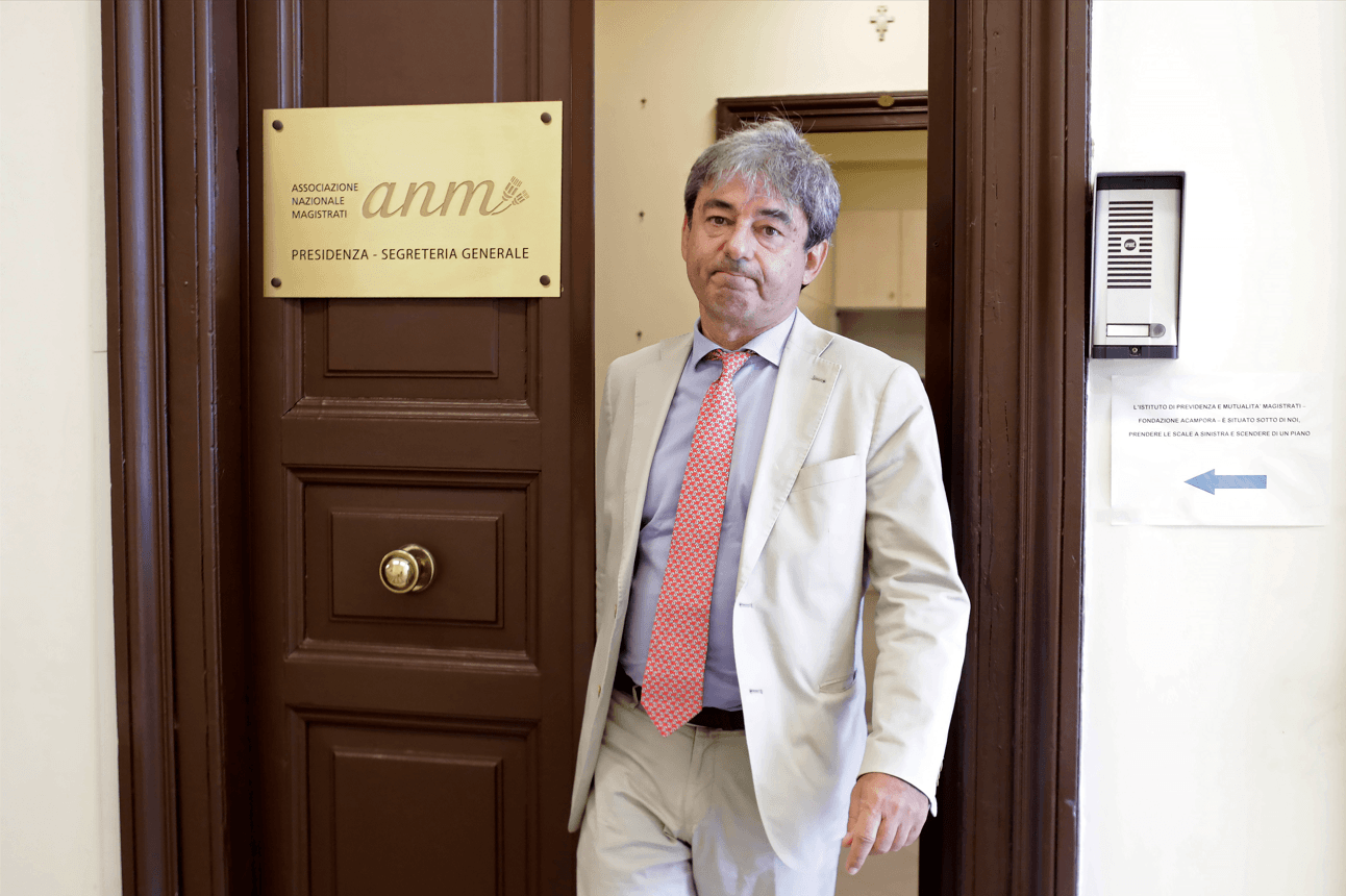 Dopo le toghe rosse, ecco quelle rosa. L’Anm va in tilt sulle pari opportunità