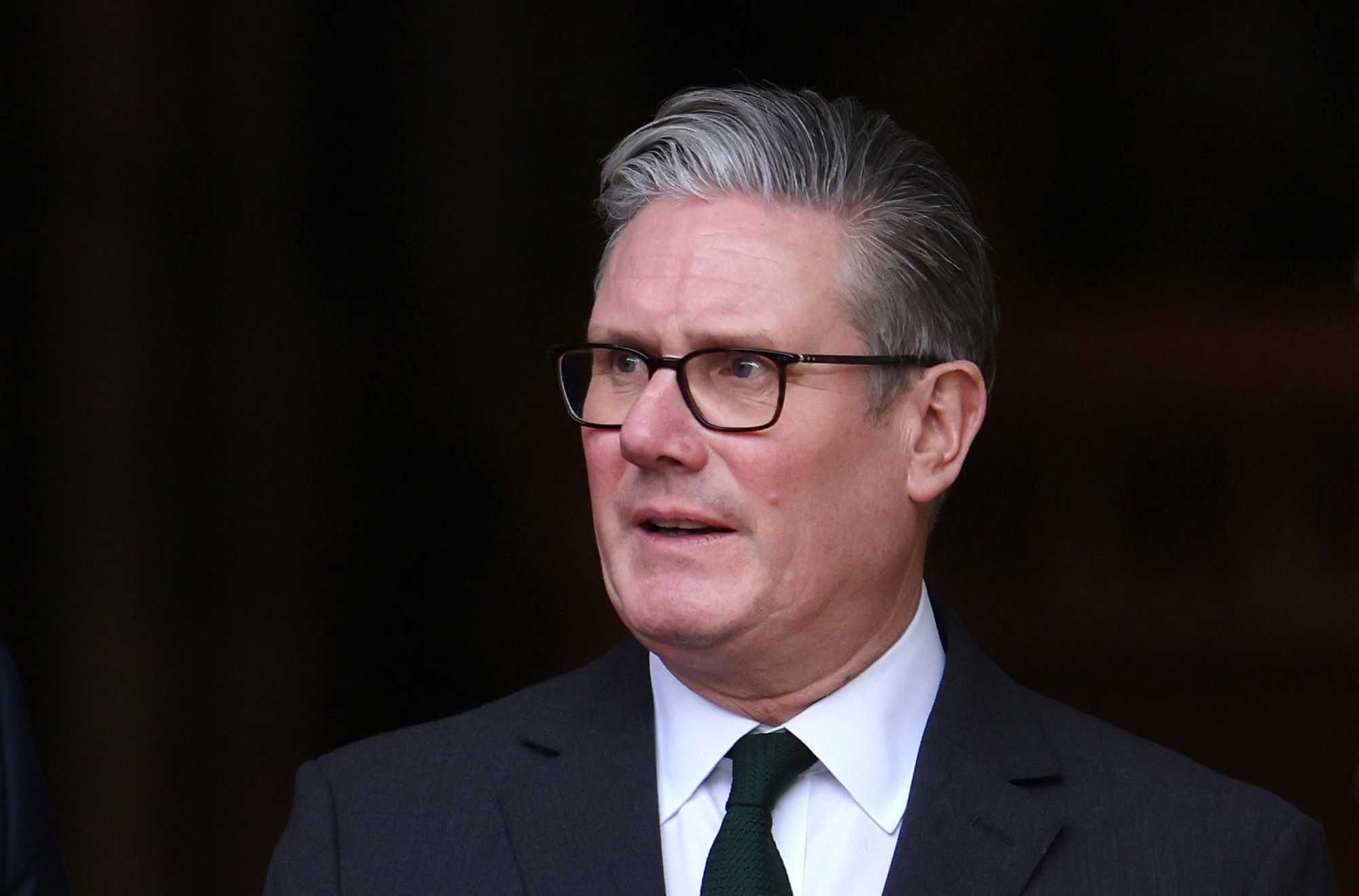 «Sapeva di Mandelson ed Epstein». Un report adesso inguaia Starmer