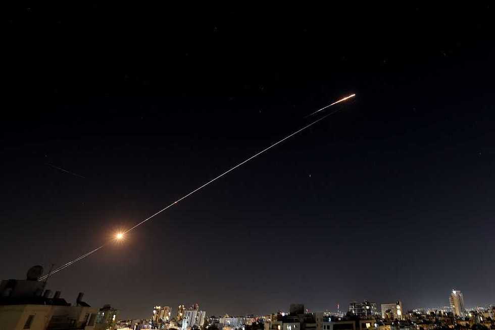 Israele chiude i luoghi di preghiera. Dubai ancora sotto tiro si spopola