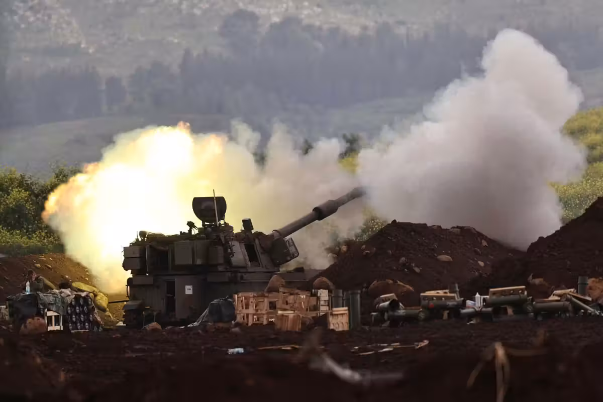 Hezbollah colpisce i caschi blu dell’Onu. Detriti di un razzo sulla base italiana