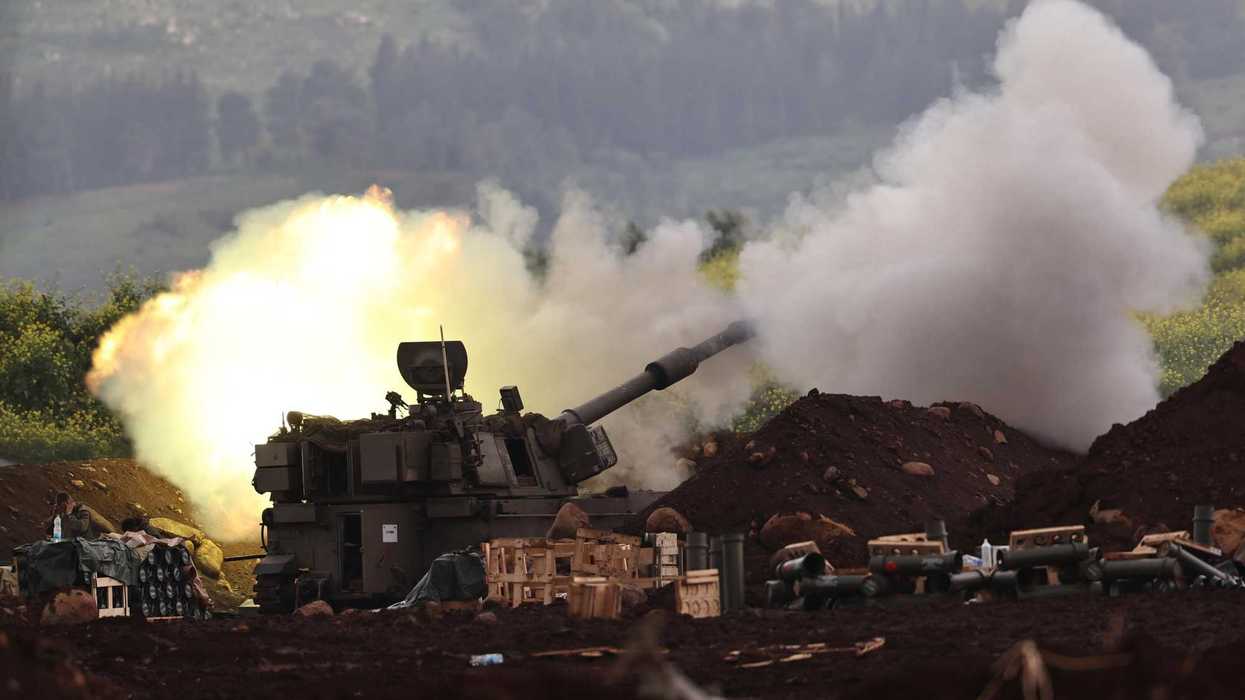 Hezbollah colpisce i caschi blu dell’Onu. Detriti di un razzo sulla base italiana