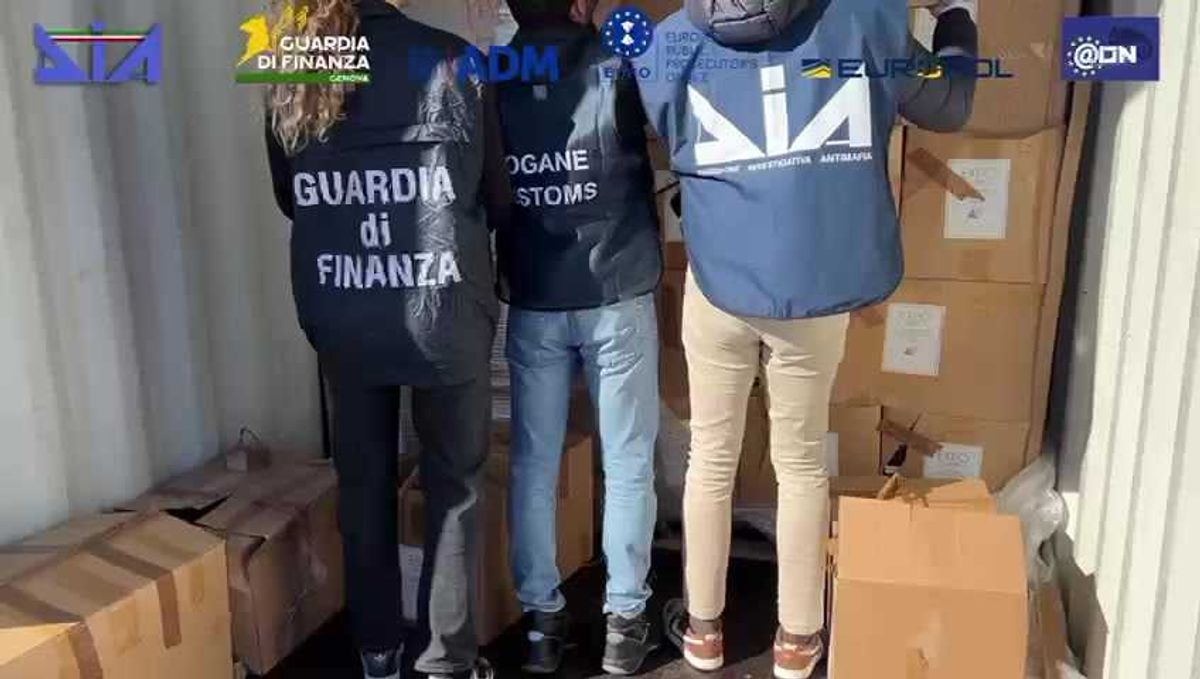 Operazione «Borotalco»: maxi sequestro di tabacco al porto di Genova