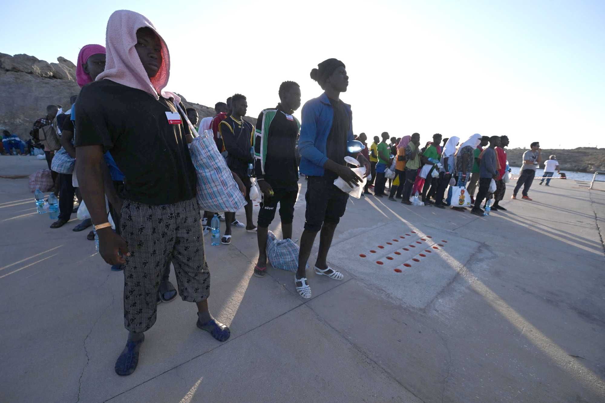 Immigrati infetti lasciati liberi di proposito