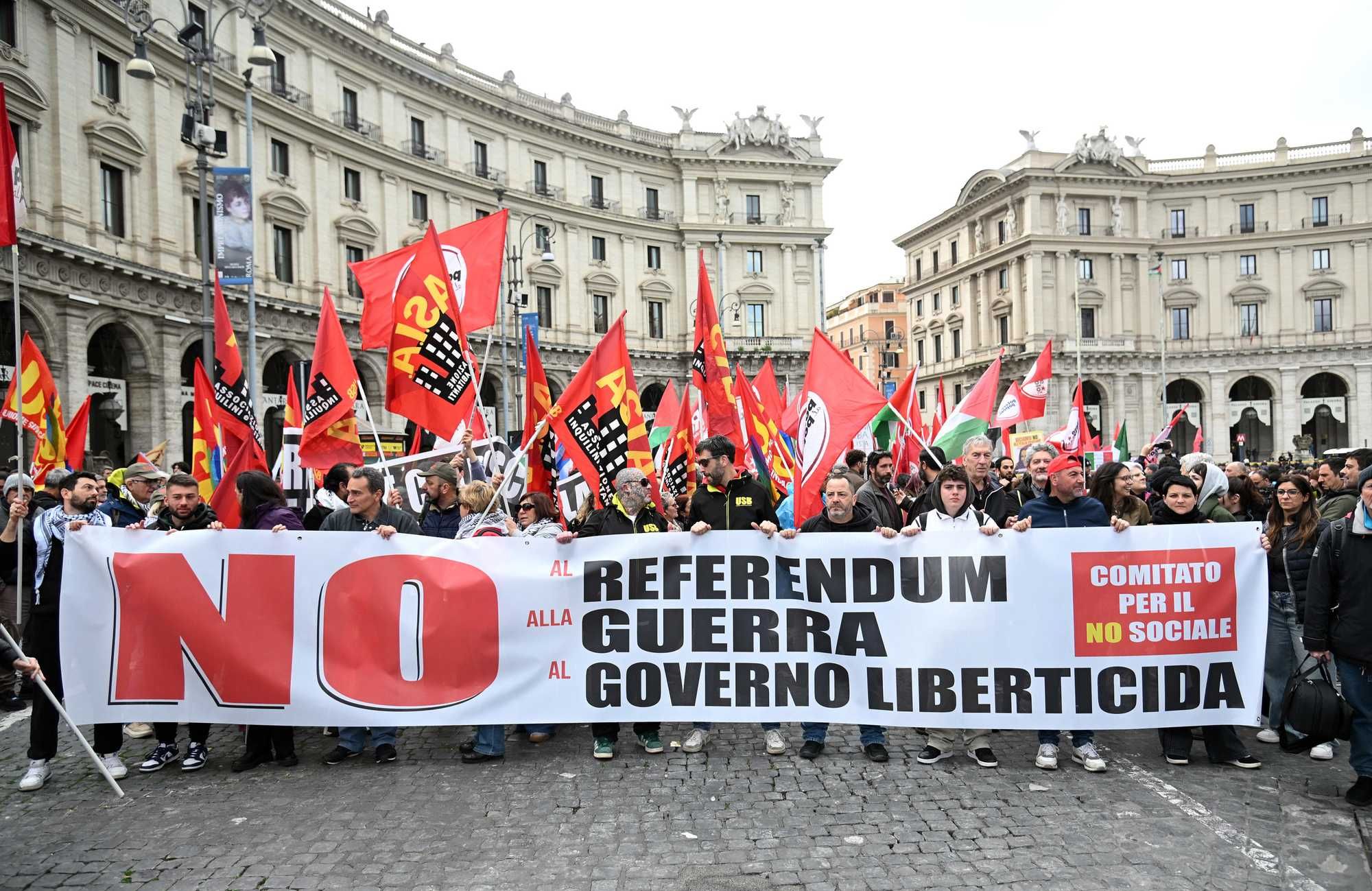 Toni apocalittici e nemici al rogo. L’unica carta del No è la rabbia