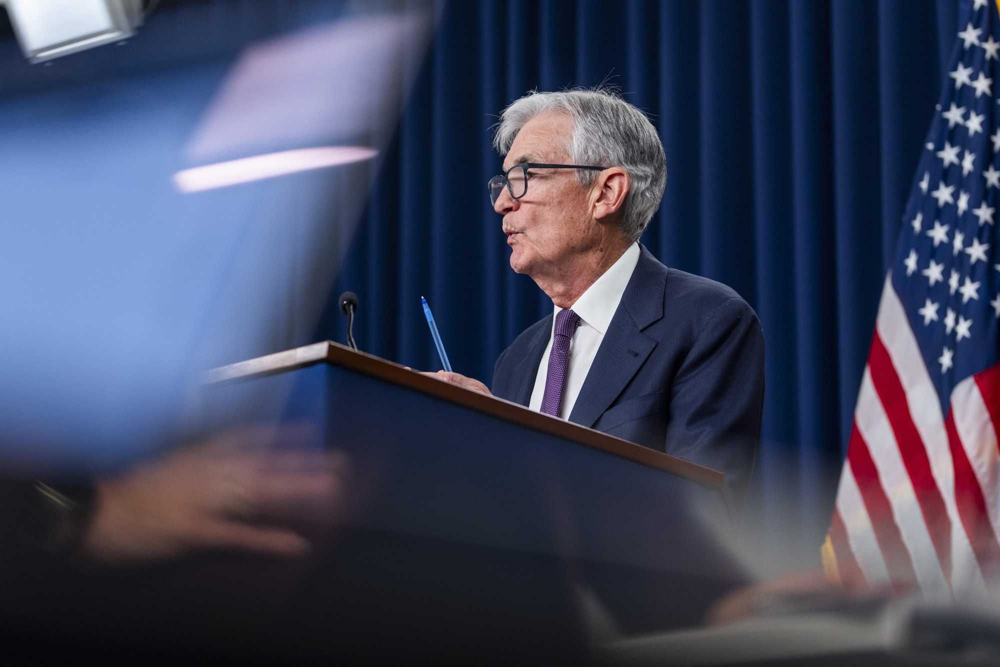 Powell sfida Trump: tassi fermi e lui non molla la Fed