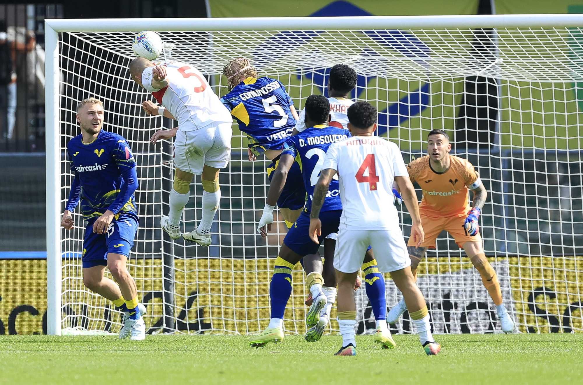 Il pressing dei Campioni per salvare le pensioni dei «peones» del calcio