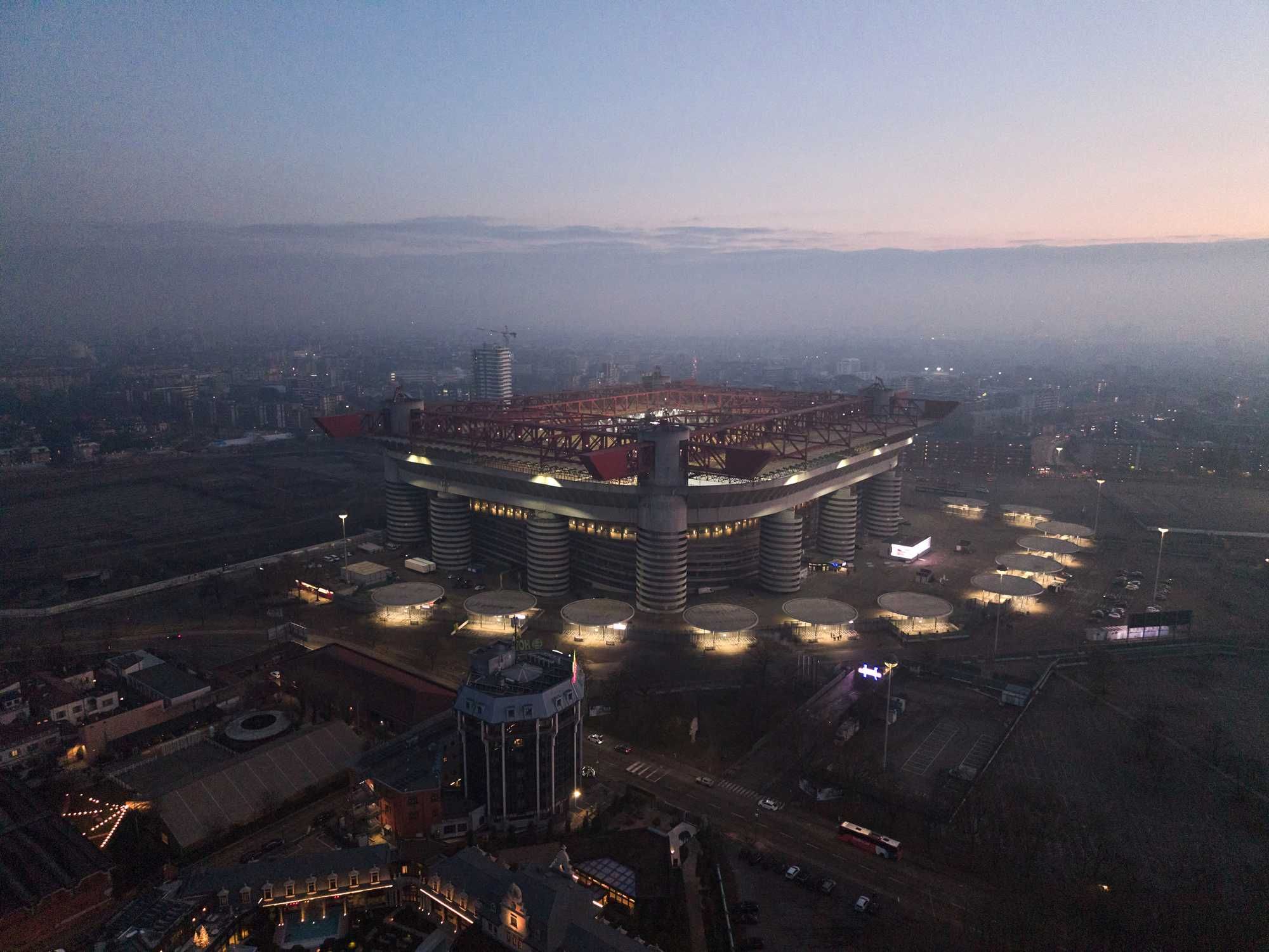 San Siro è la casa di Inter e Milan. Parlarci è il minimo