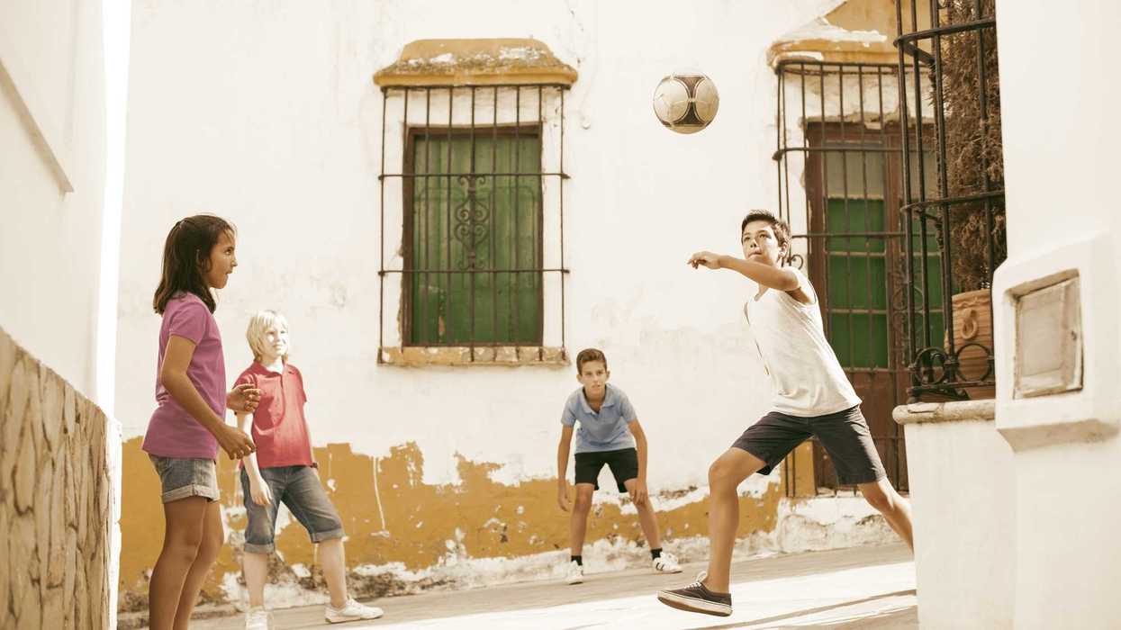 Il calcio deve fiorire lungo le strade. Salviamo i bambini dall’Anazionale