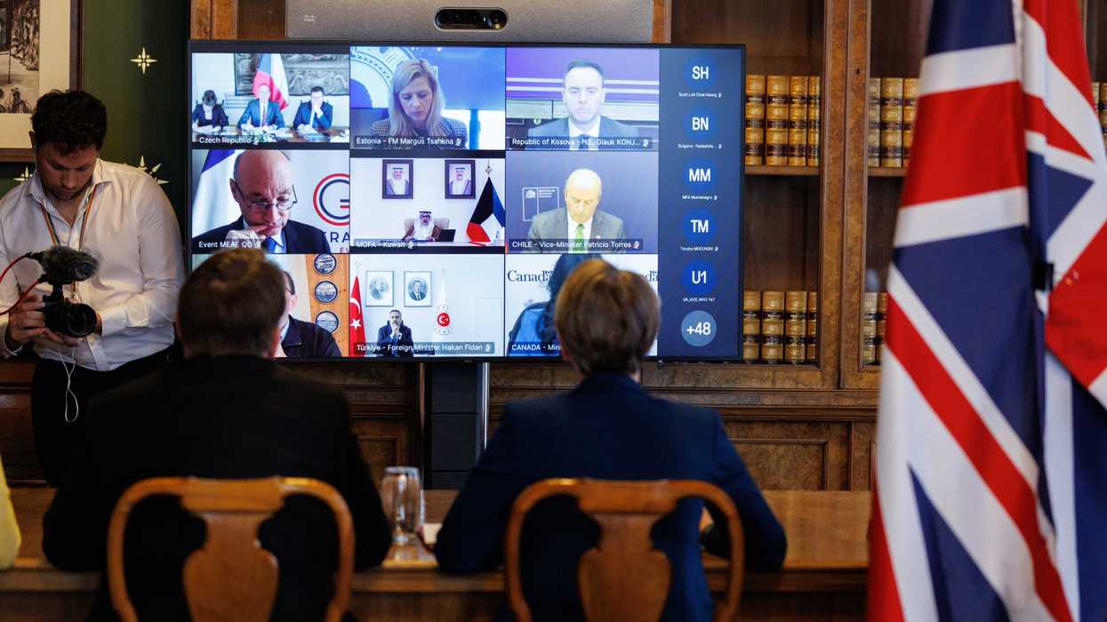 Hormuz: i volenterosi parlano, l’Iran agisce