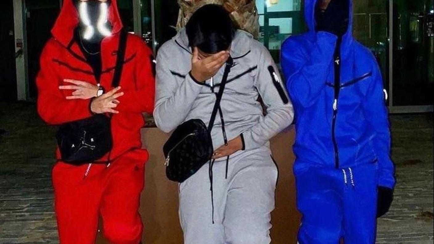 Sul bus ad Alessandria due maranza prendono a cinghiate una donna