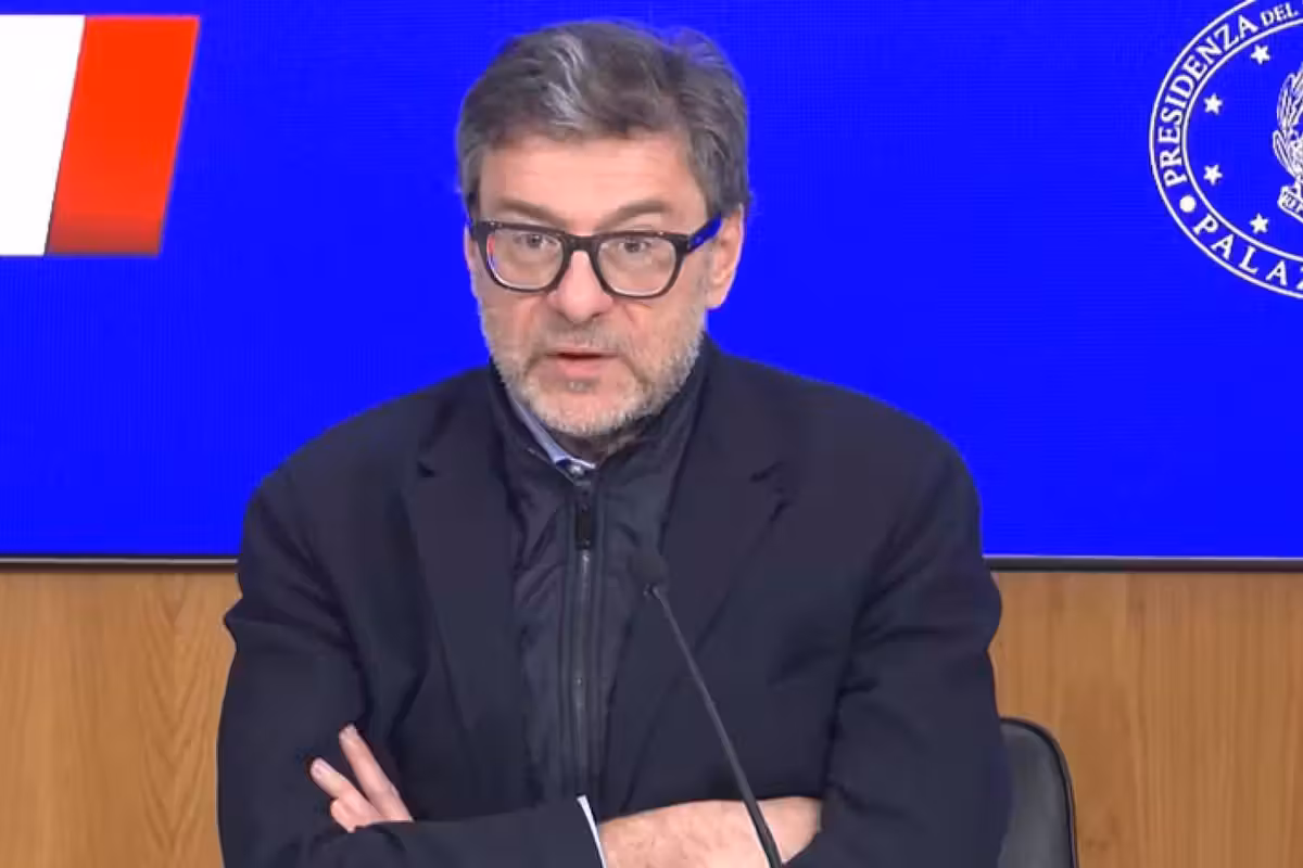 Giorgetti: «Patto di stabilità da rivedere». L’Ue delira: «No, prima la recessione»