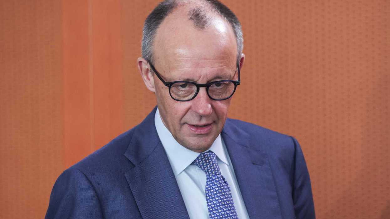 In Germania i maschi devono chiedere il permesso allo Stato per lasciare il Paese