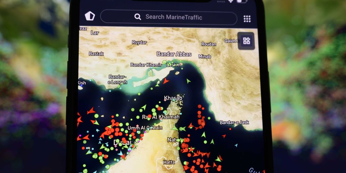hormuz non 232 la piscina di teheran ogni ricatto sullo stretto 232 illegale da Laverita.info hormuz non 232 la piscina di teheran ogni ricatto sullo stretto 232 illegale