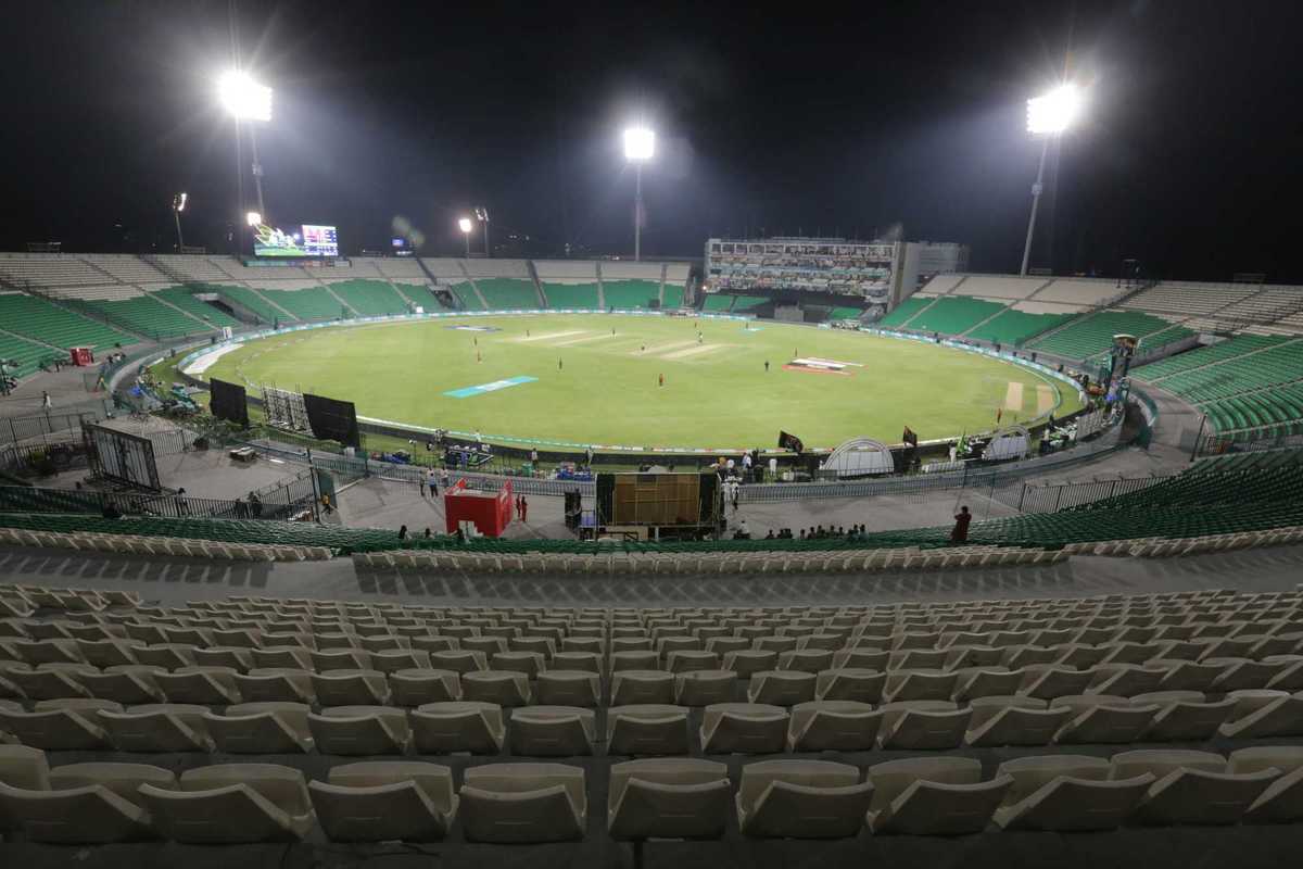 Benzina razionata, locali chiusi alle 21. In Asia e Africa è già quasi lockdown