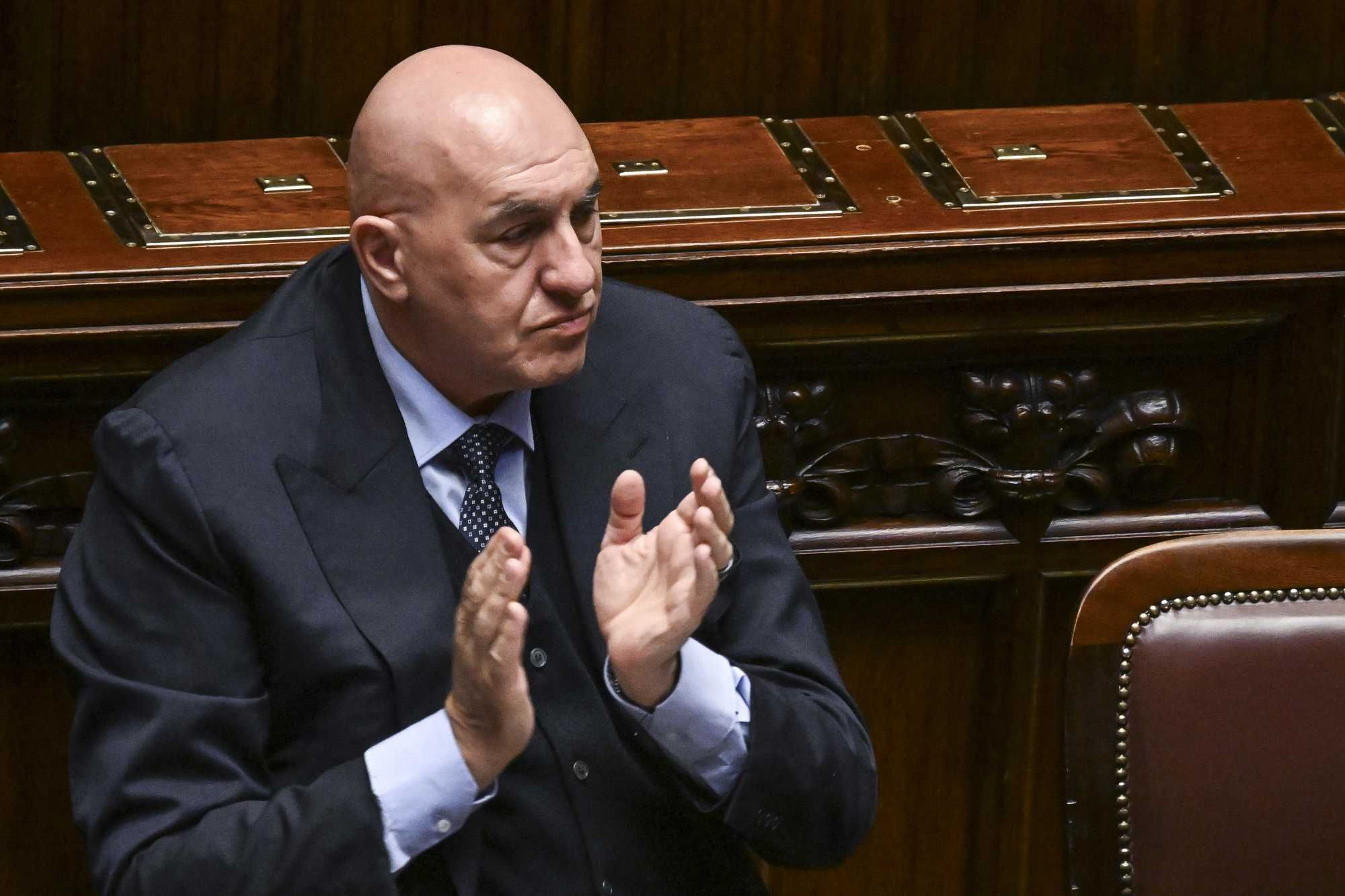 Basi Usa, Crosetto sale in cattedra: «No alle bombe, sì ai trattati»