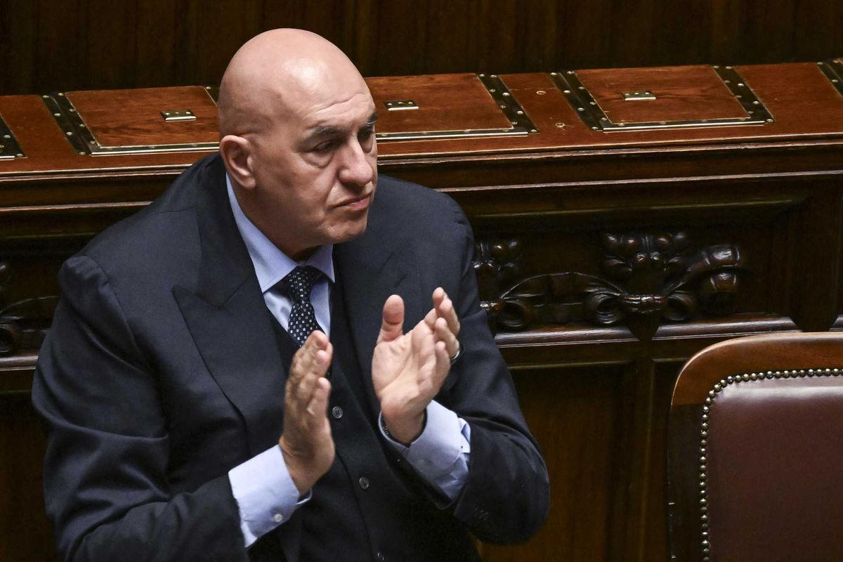 Basi Usa, Crosetto sale in cattedra: «No alle bombe, sì ai trattati»