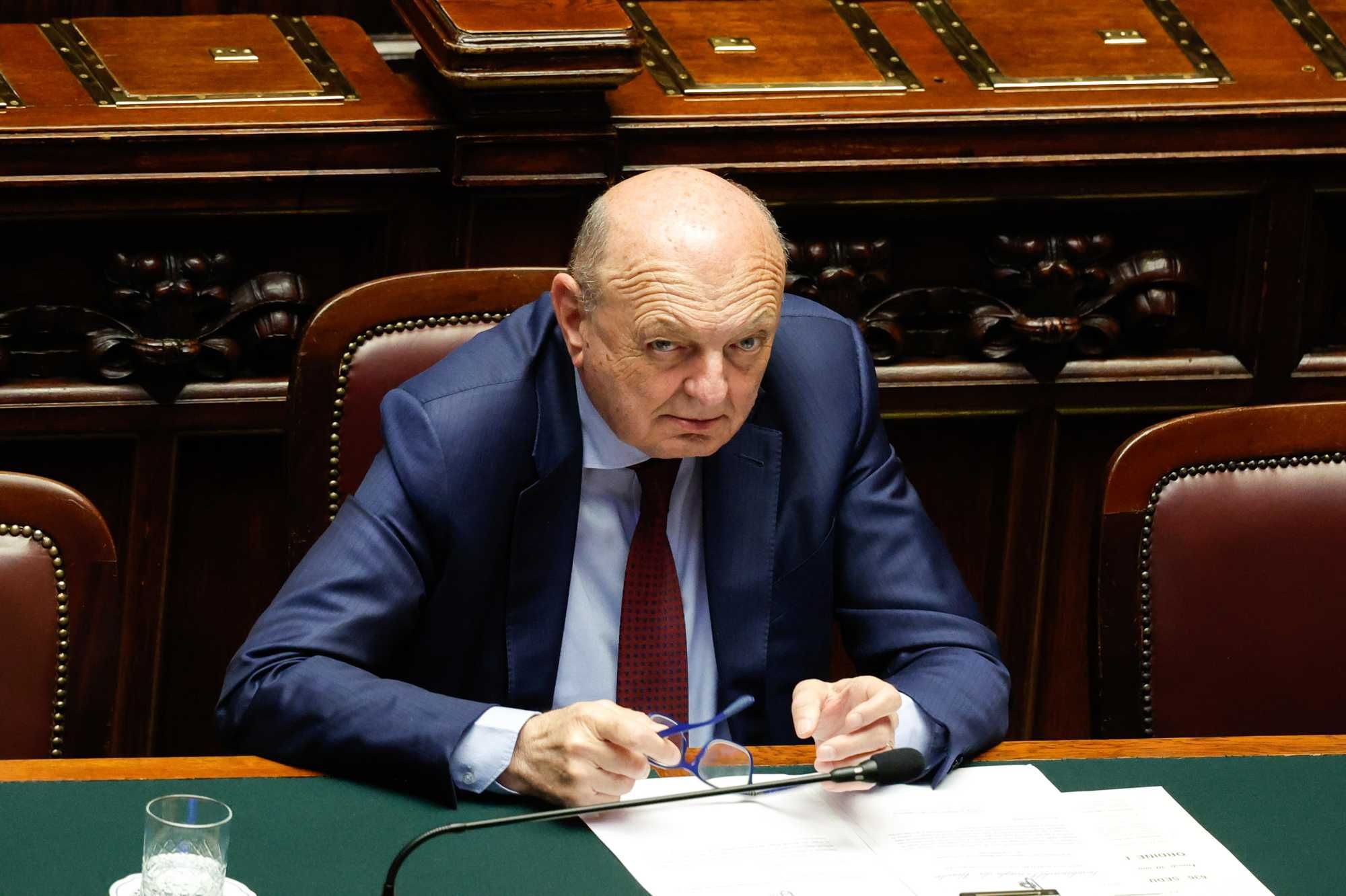 Il governo prende tempo: domani sarà in Aula