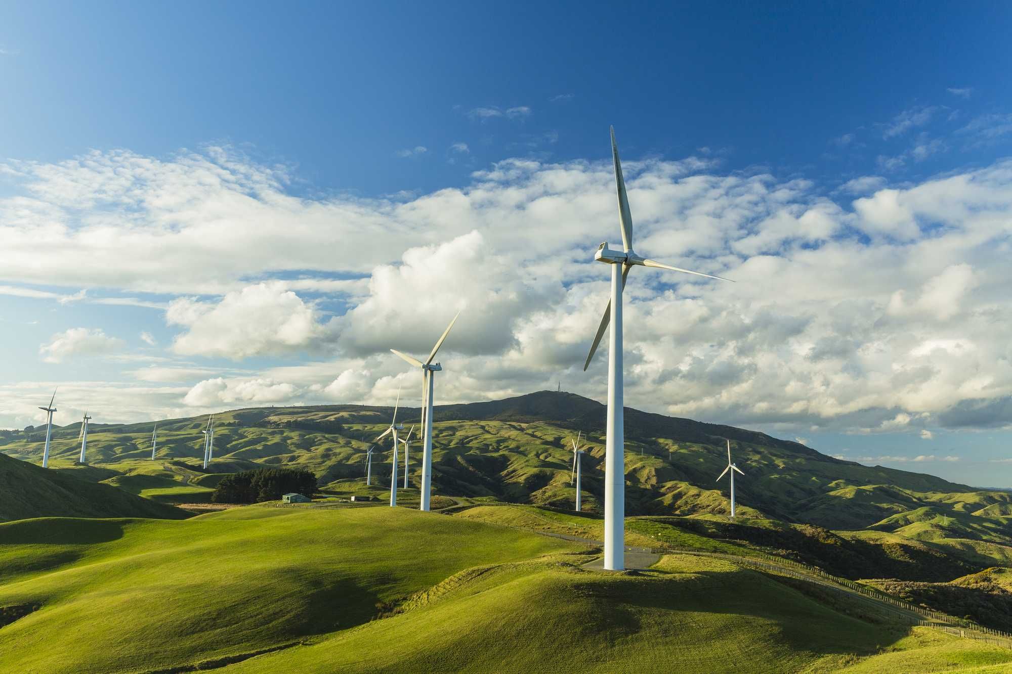 Chi voleva «decarbonizzare» tutto ora piange perché manca il petrolio