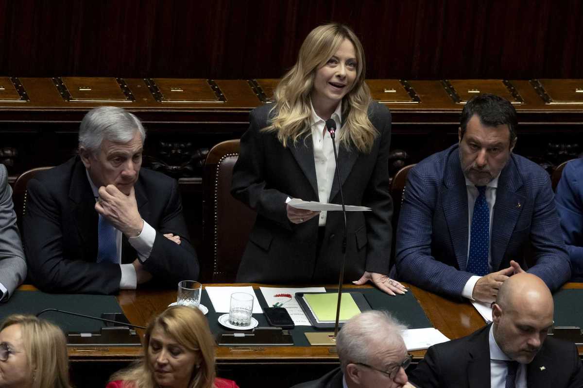 Meloni blinda il governo e rilancia: «Non scapperemo». Sulle accuse di mafia: «Fango, rispondo con i fatti»