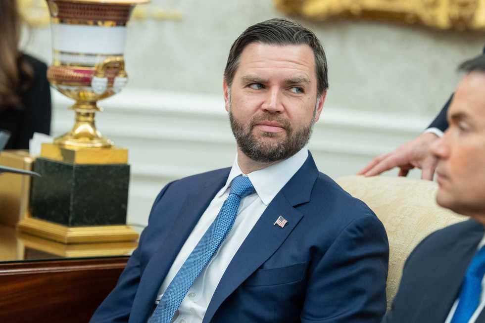 Nucleare e sanzioni, Usa e Iran si parlano. Trump: «Vittoria». C’è Vance ai negoziati