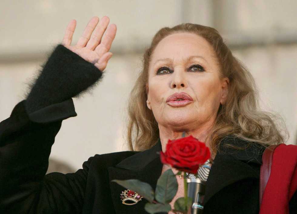 La GdF recupera i beni sottratti a Ursula Andress