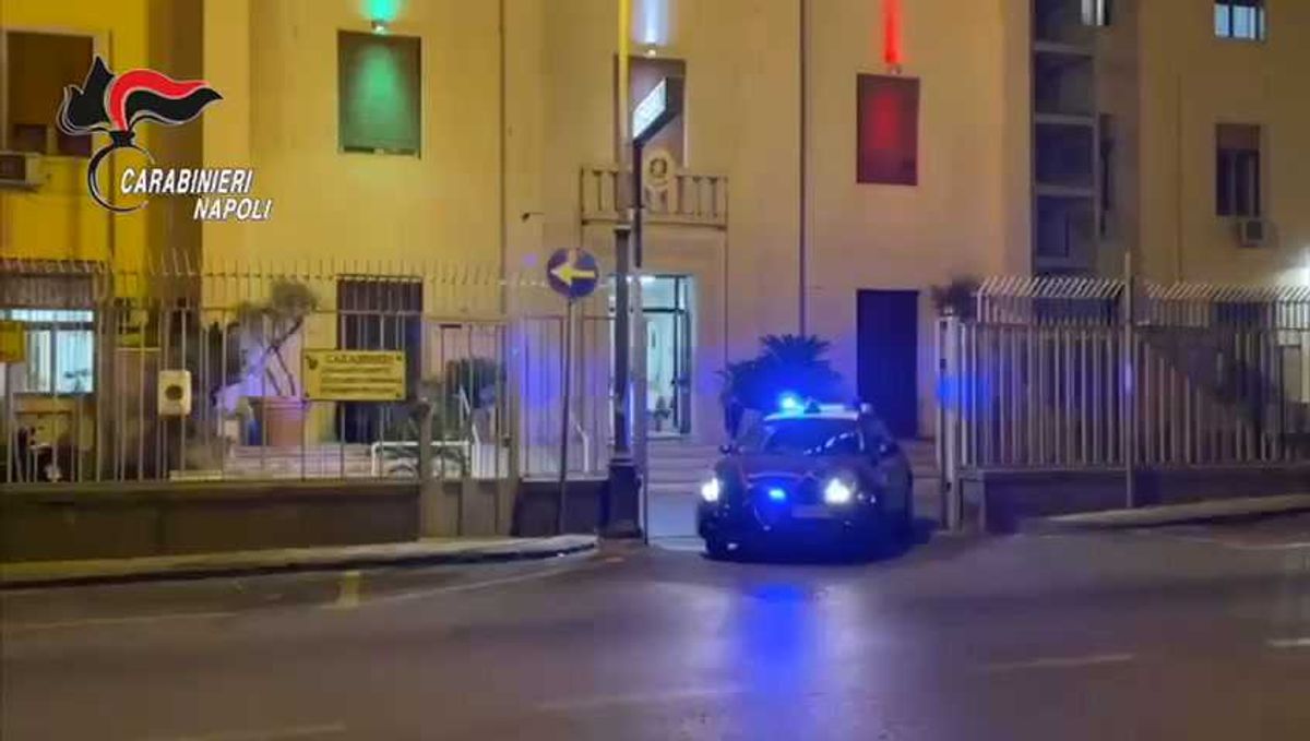 I Carabinieri sequestrano un arsenale nascosto in un'auto