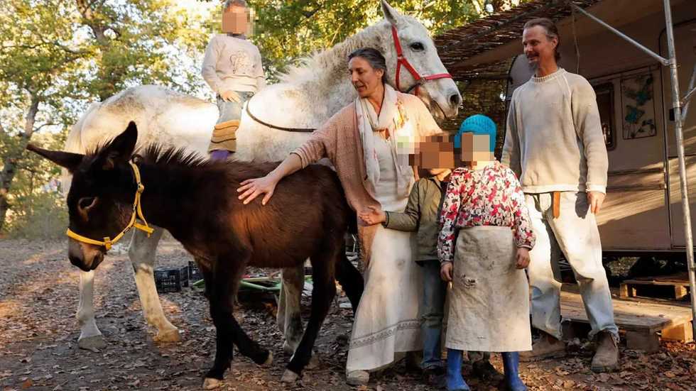 Gioventù criminale dipendente dai social. Però si accaniscono sui bambini del bosco