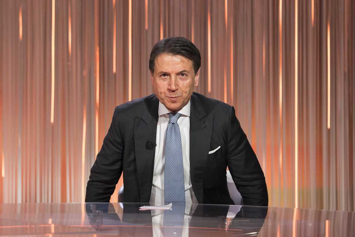 Conte sente aria di governissimo e sulla Ue parla come Mattarella