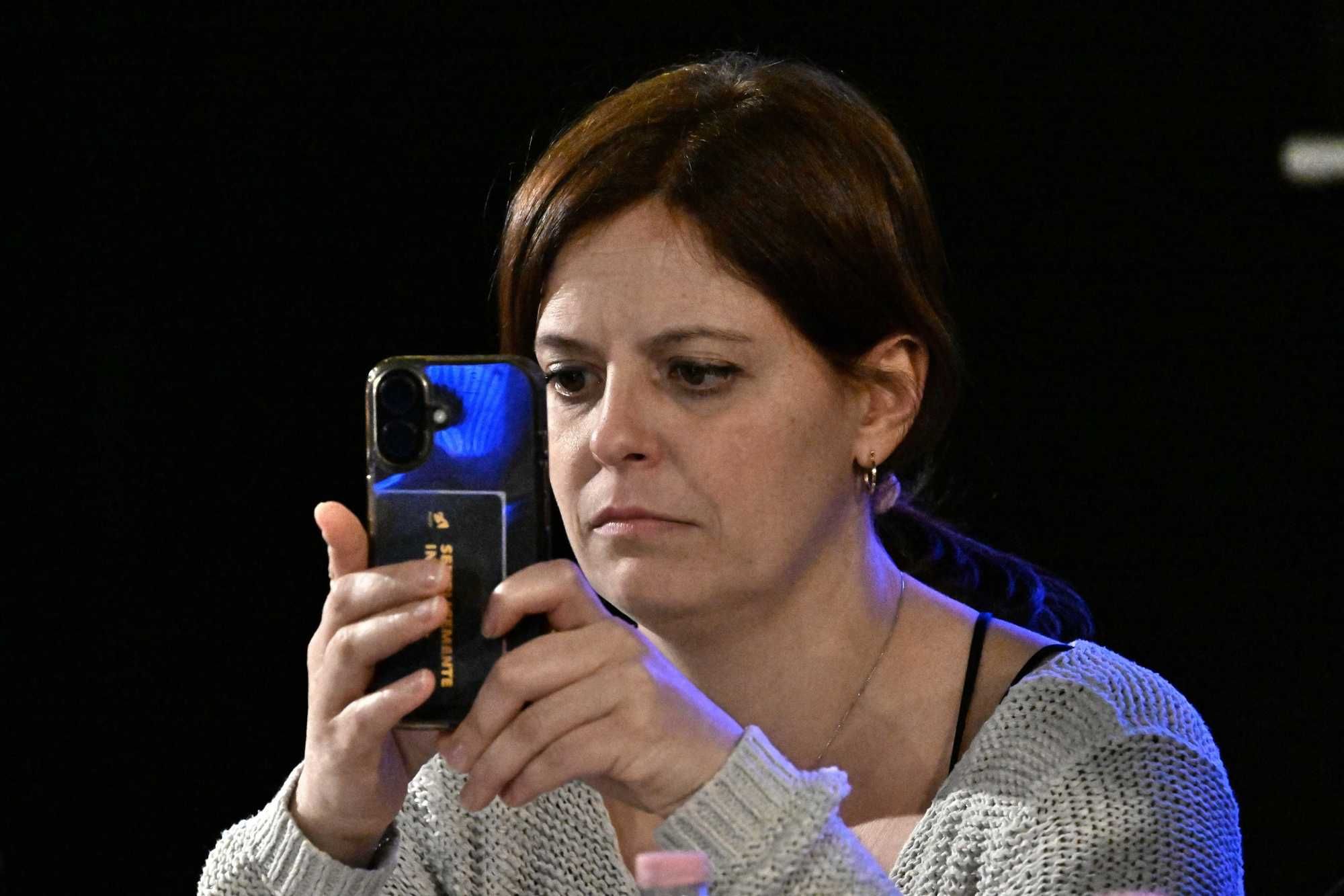 Agenti bussano alla camera della Salis mentre si trovava con un condannato