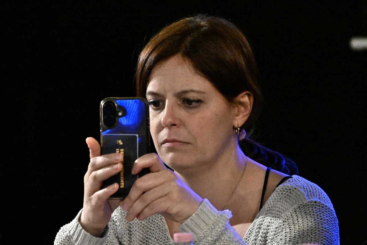 Agenti bussano alla camera della Salis mentre si trovava con un condannato