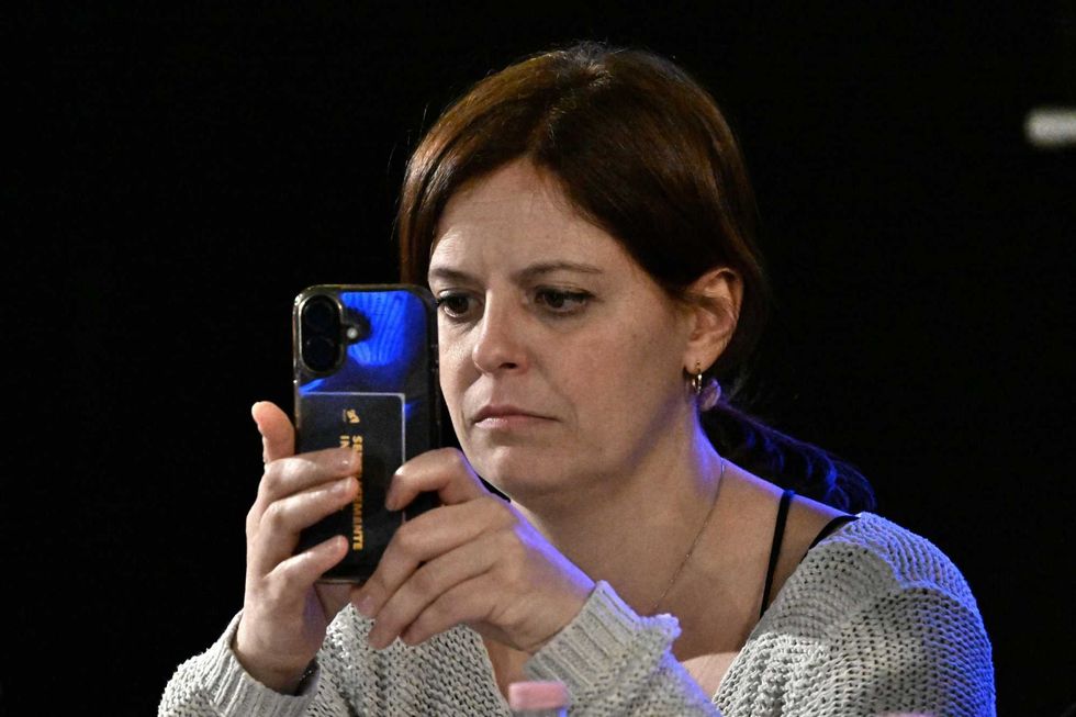 Agenti bussano alla camera della Salis mentre si trovava con un condannato