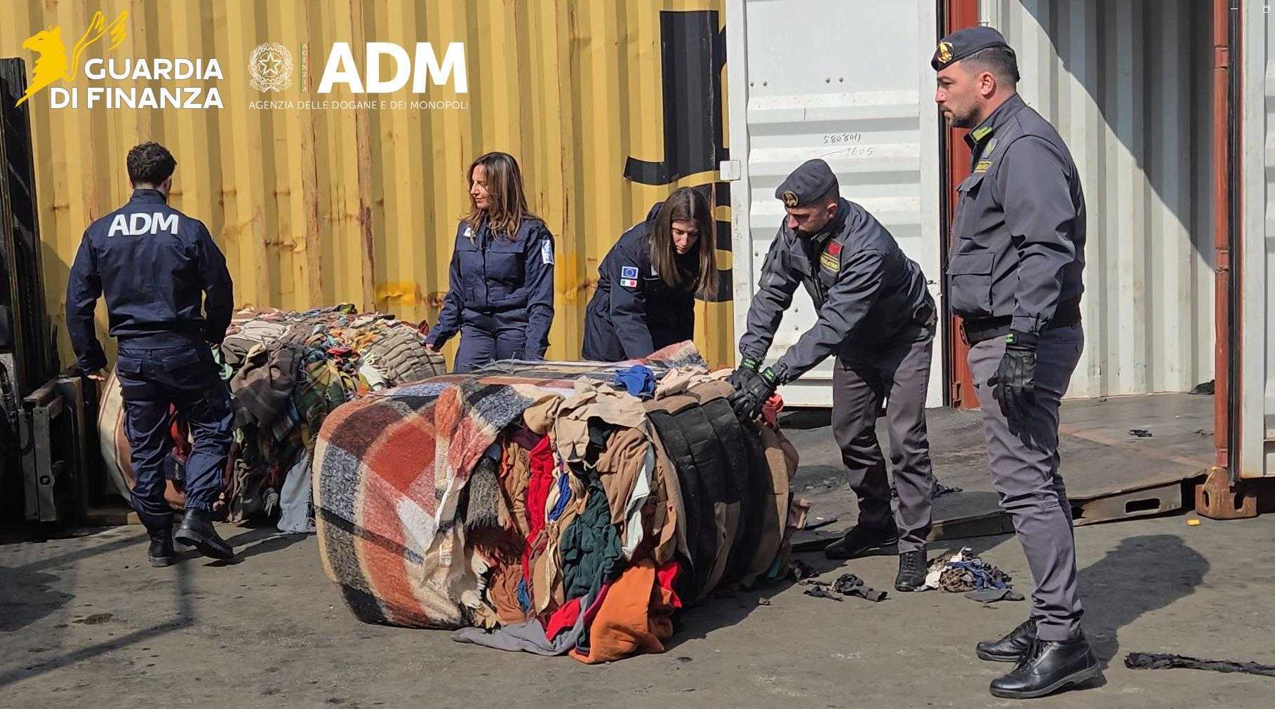 Napoli, maxi sequestro di rifiuti tessili illegali