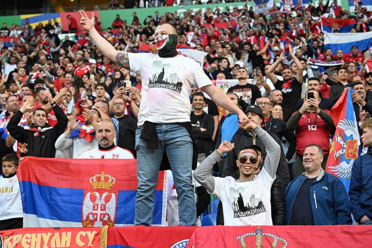 Per i Balcani non sono solo 90 minuti: urlano contro l’Europa che non li vede