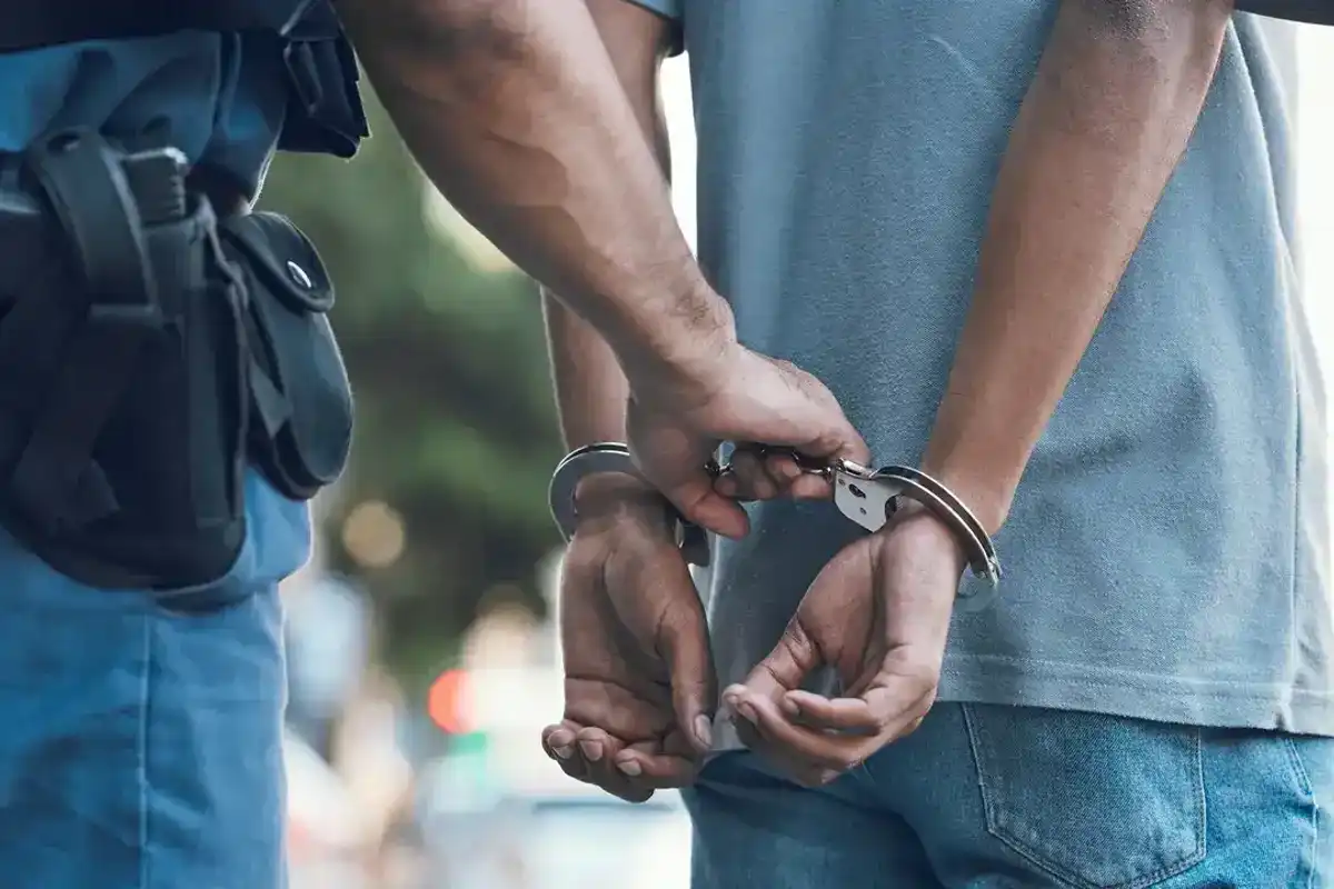 Risbattuto in strada dai medici attivisti. Senegalese sgozzato in una baraccopoli