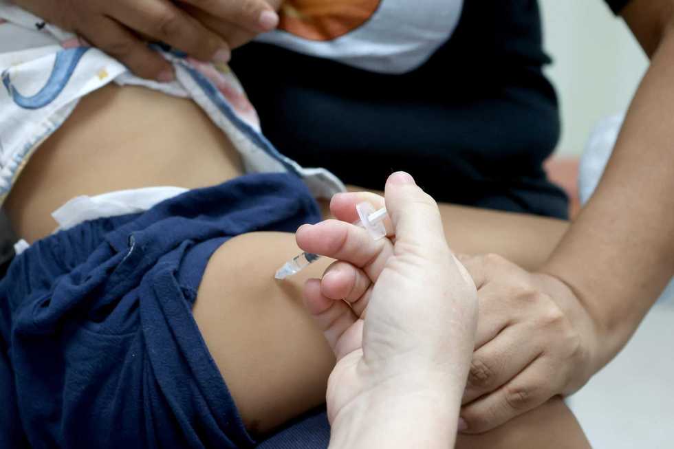 Gip ammette: sieri Covid non testati. «Ma era giusto iniettarli a tappeto»