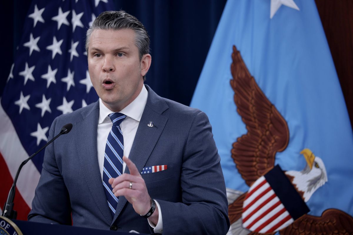 Massie reicht Anklage gegen Hegseth wegen des illegalen Iran-Krieges und ...
