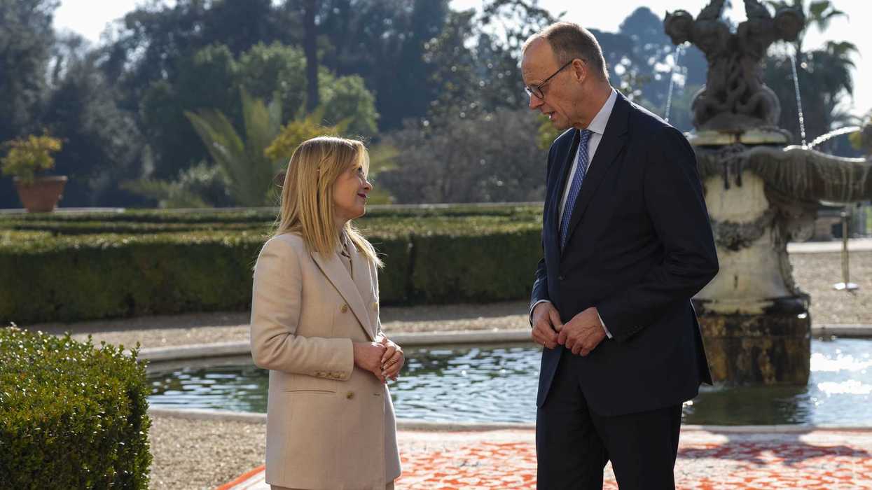 Meloni vola a Parigi dai volenterosi. Merz: missione Hormuz se c’è l’Onu