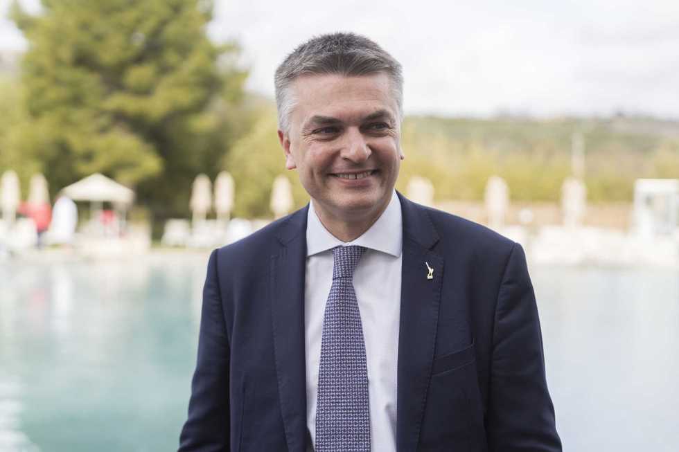 «Stop all’export di benzina, incentivare le bioraffinerie ma eliminare le tasse green»