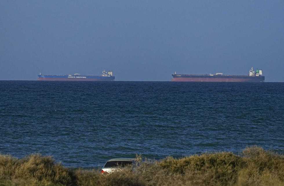 Hormuz nel caos: Trump non lo libera e l’Iran lo richiude